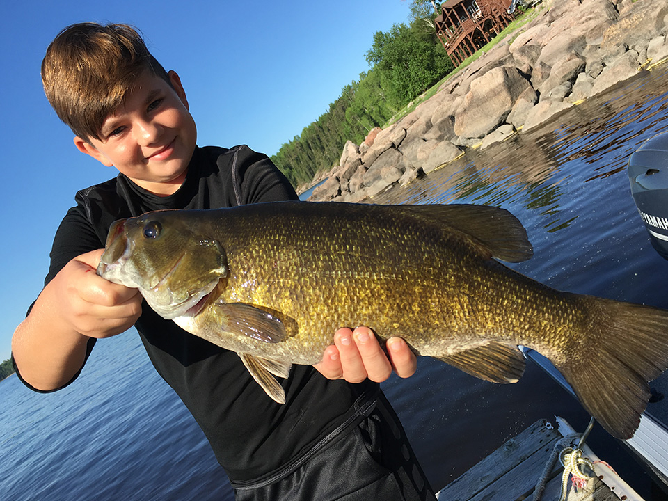 Forfaits de pêche sur glace au doré — Maynard Lake Lodge – Maynard Lake Lodge